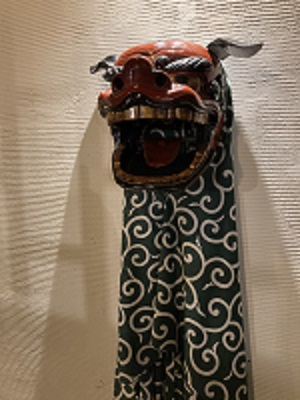 「炭火焼肉たむら」獅子舞