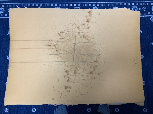 高反発マットレス「モットン」切る