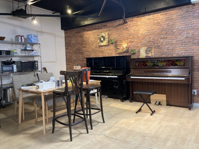 「創作スパイスカレー今藤」ピアノ