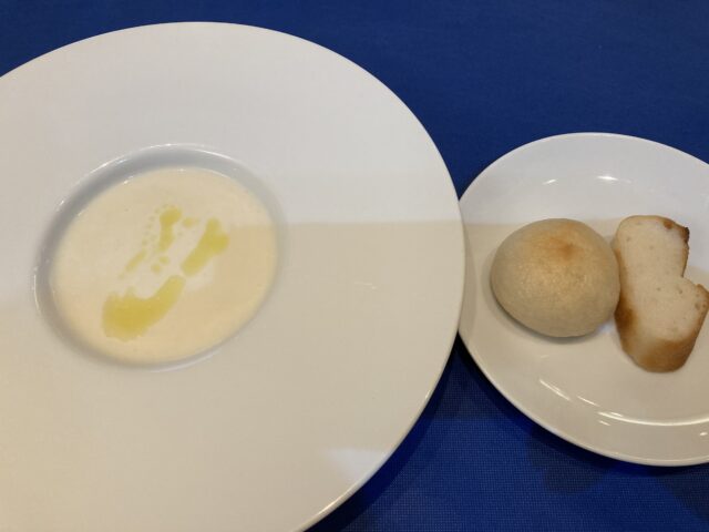 グルテンフリー米粉イタリアン ラ・ヴェリータ　スープとパン