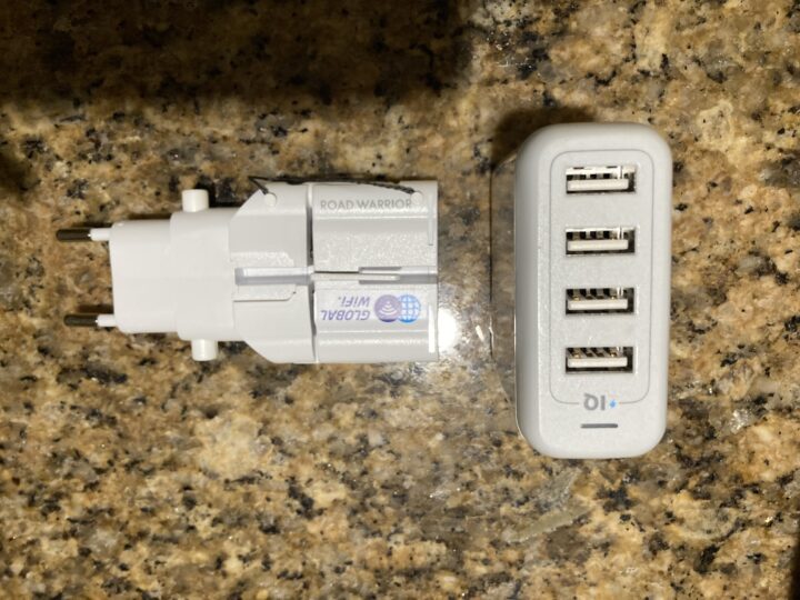 グローバルWiFi　USBハブと変換プラグ