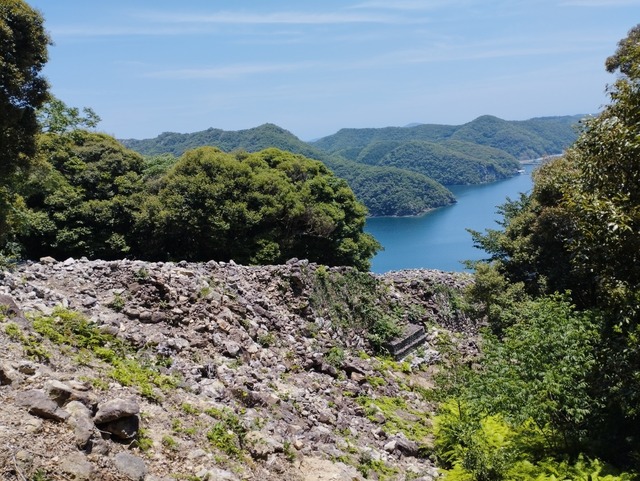 東南角石塁