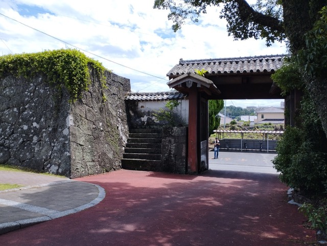 高校内側