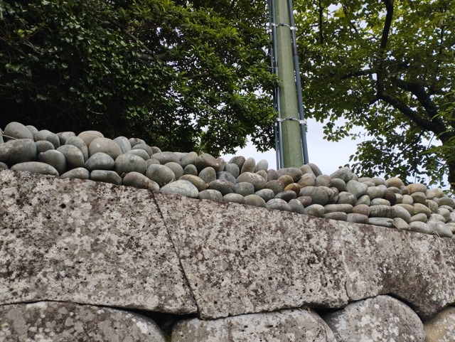 どろぼう避け石