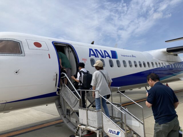 福岡空港から対馬空港へ向かうプロペラ機