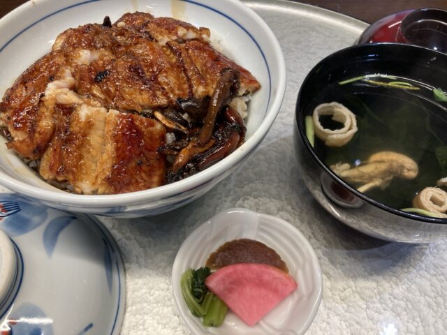 「千里うなぎ」奈良 西の京店うな丼（2/3匹分）肝焼き付