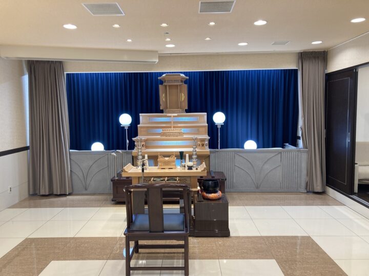 家族葬専用式場はないろ祭壇